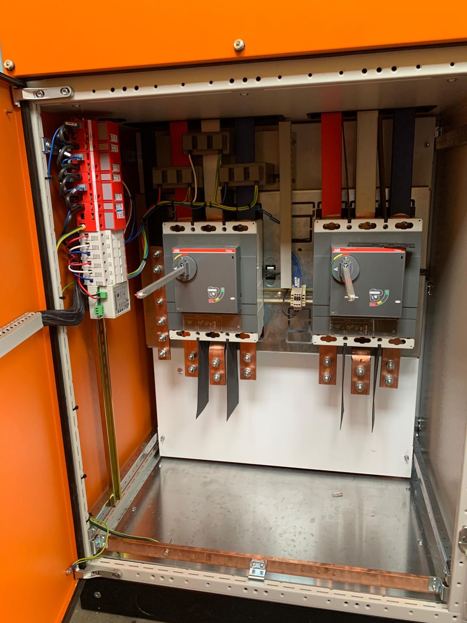 Industrial electrical switchboard and circuit breaker installation